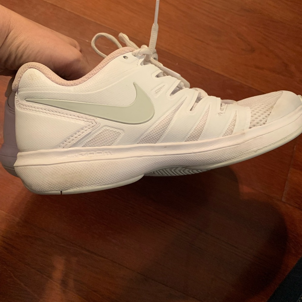 ***SOLD SOLD SOLD*** Women’s Nike Tennis Shoe